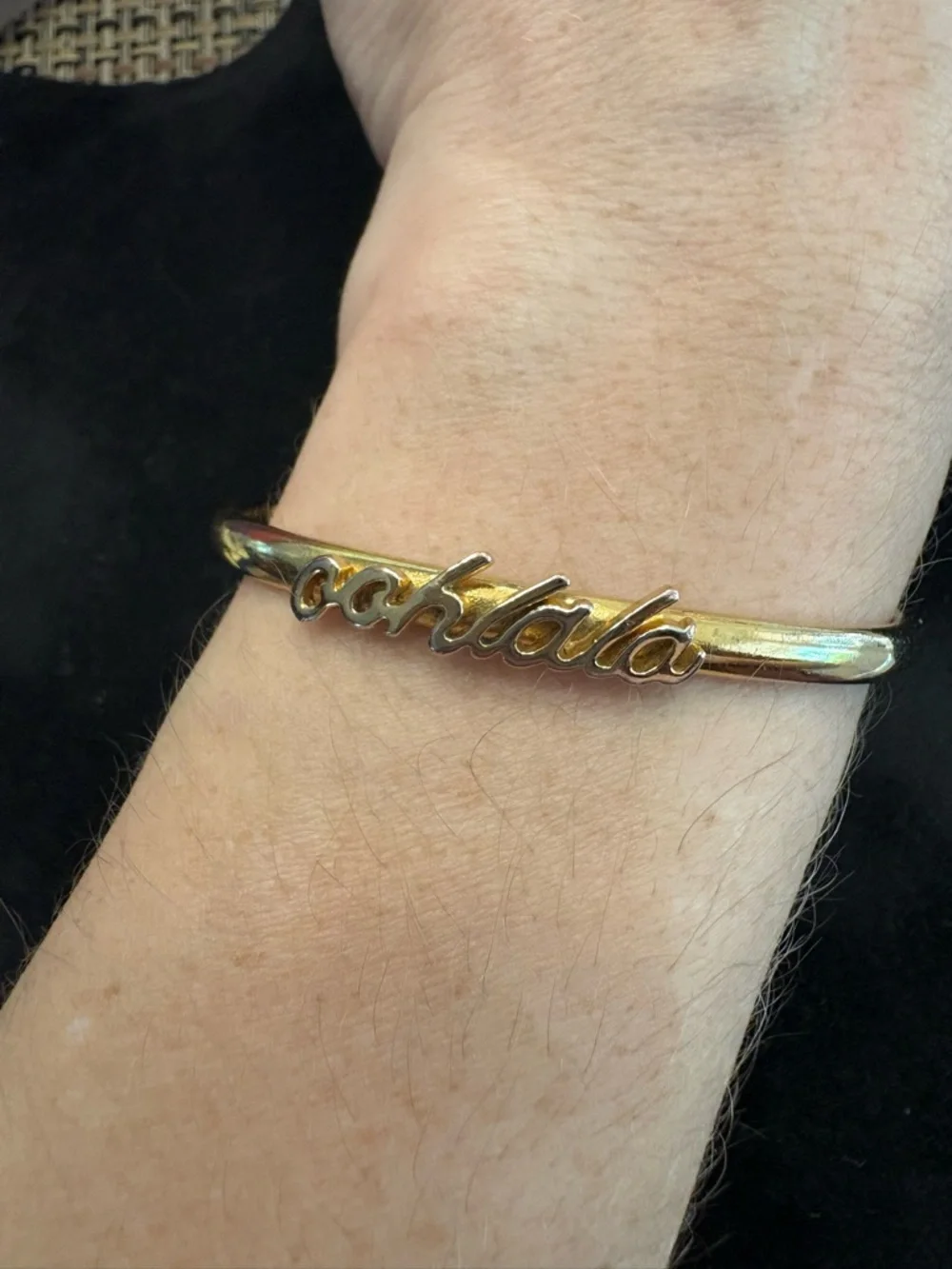 Kate Spade “ooh la la” Gold Script Cuff Bracelet, vintage Y2K - Picture 3 of 4